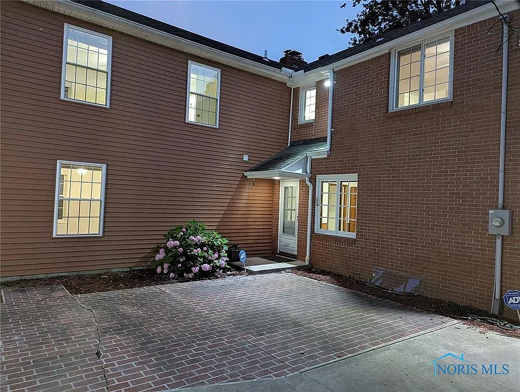 5 bed, 2526 sqft, $2,900 — Photo 4