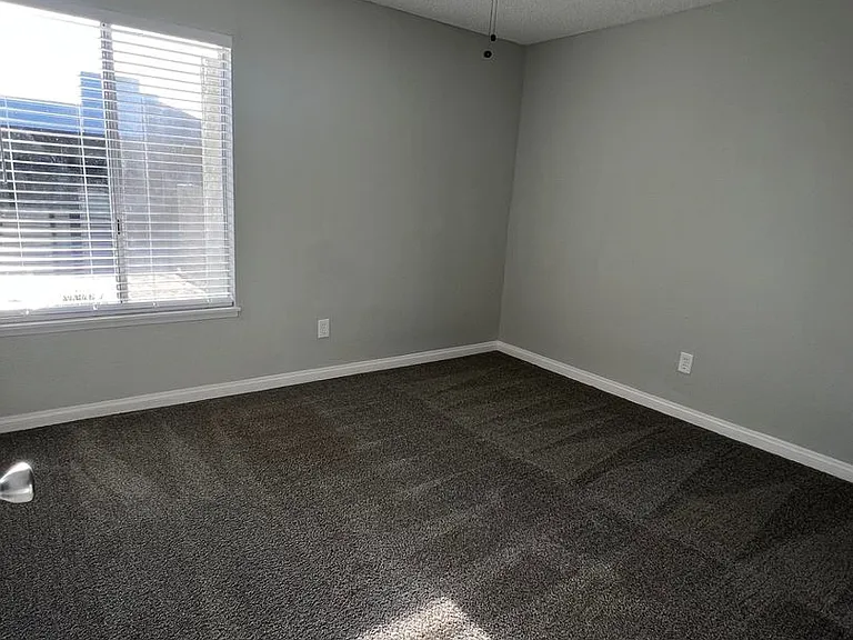 Raintree Garden Apartments — Photo 16