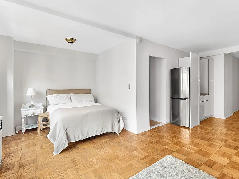 241 E 76th St #6B — Photo 4