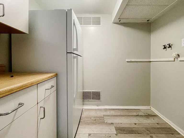 1925 E 5th St #7 — Photo 11