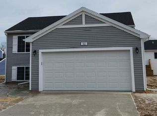 112 Saint Clair Cir, Brooklyn, MI 49230