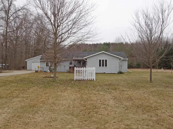 12015 Lakefield Rd, Saint Charles, MI 48655