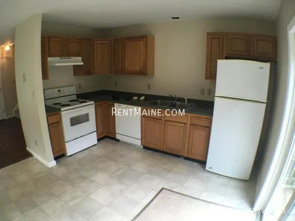 24 Patrick Dr, Hermon, ME 04401