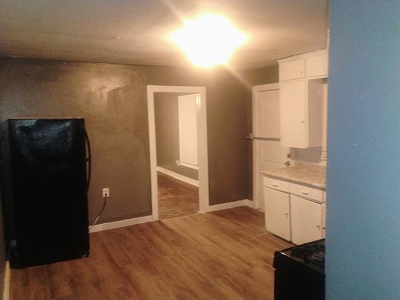 4th image of 3720 Marion St #3720