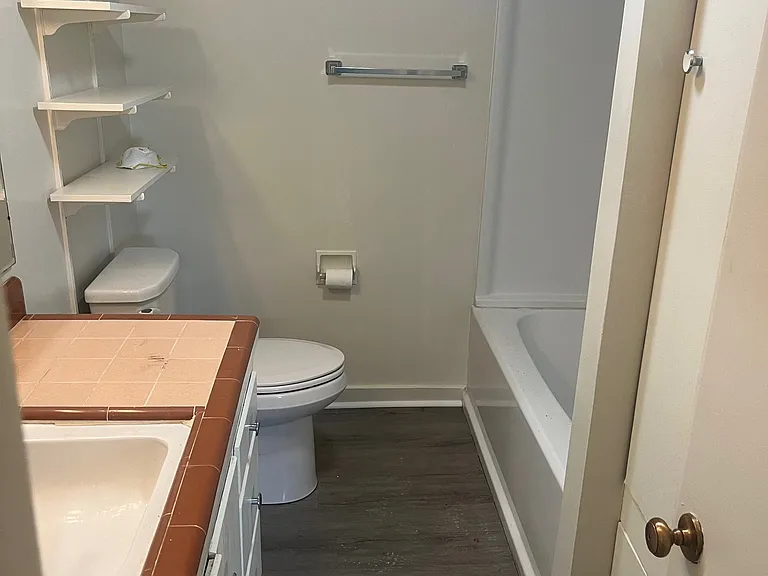 450 E Granite Ave #D — Photo 2