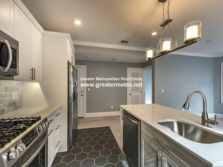 21 Winfield St #2L — Photo 2