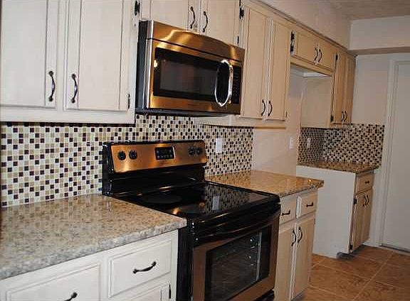 3rd image of 2533 Lynn Ln