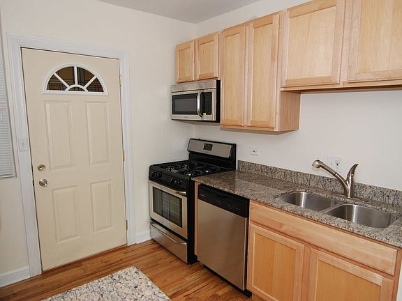 3rd image of 4604 N Monticello Ave APT 1W