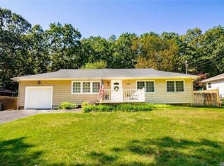 58 Cheemaun Trl, Ridge, NY 11961