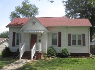 609 N Court St, Tuscola, IL 61953
