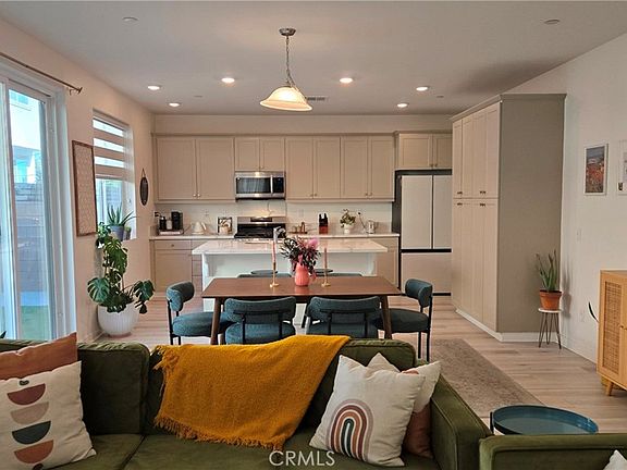 2nd image of 906 Lemon Dr
