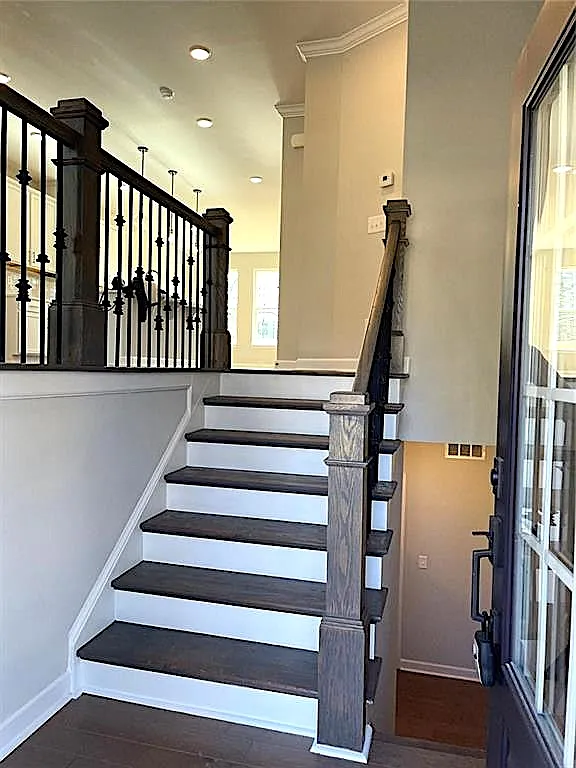 4 bed, 2517 sqft, $3,690 — Photo 3