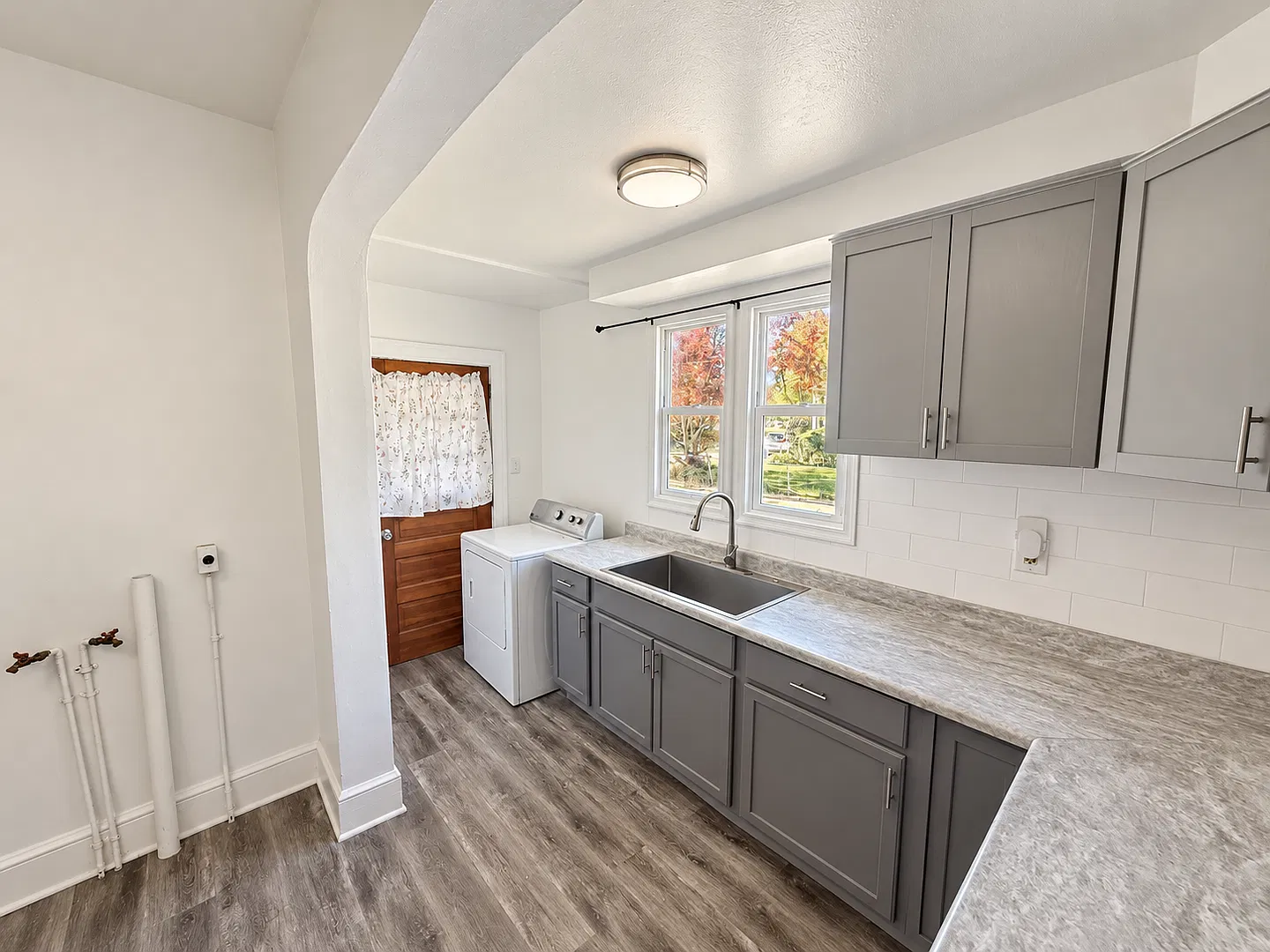 609 Plymouth St — Photo 3