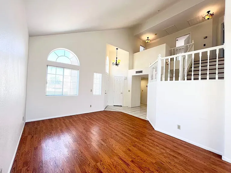 7525 Meadowoak Ln — Photo 4