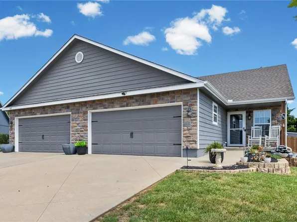 161 S Whilshire Dr, Tonganoxie, KS 66086