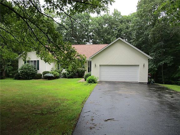 3rd image of 81 Dayna Dr