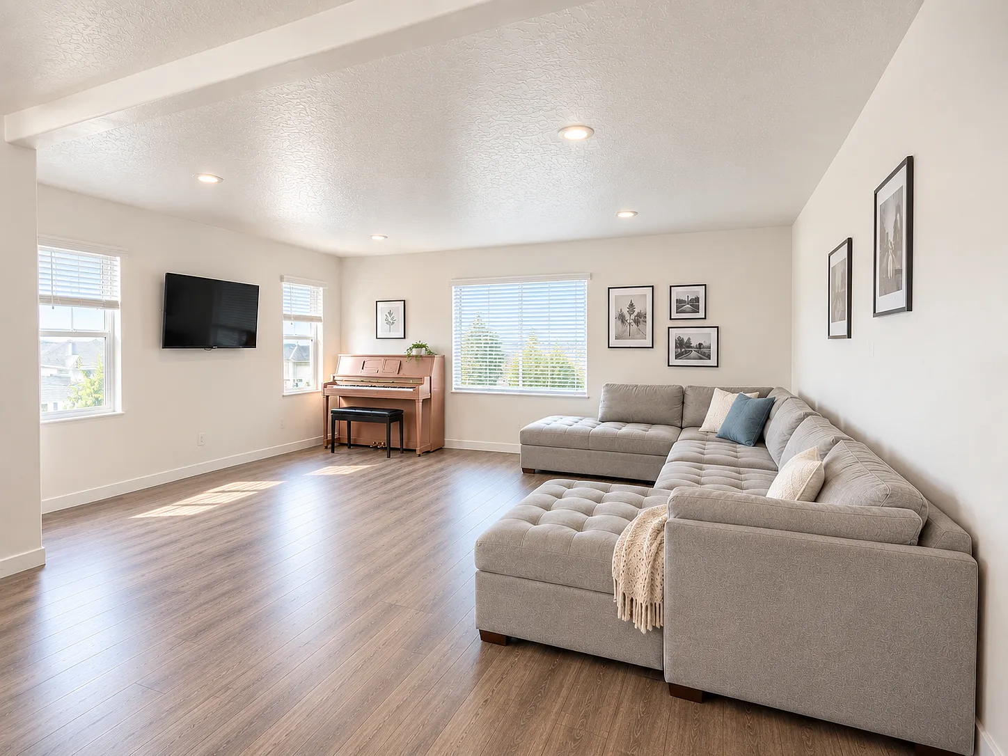 4 bed, 2154 sqft, $700 — Photo 2