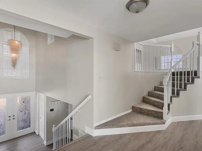120 Sands Point Dr — Photo 5
