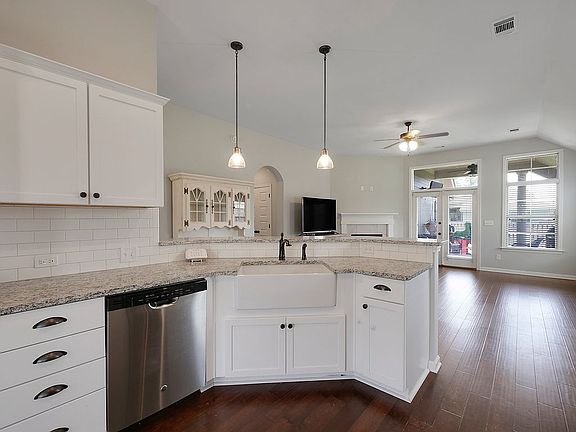 4th image of 9172 White Poplar Cir