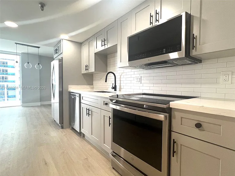 2401 Collins Ave #803 — Photo 5