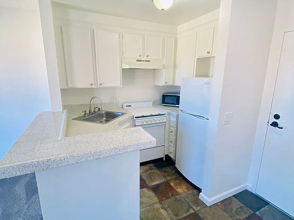 4th image of 3950 Cleveland Ave Unit 208