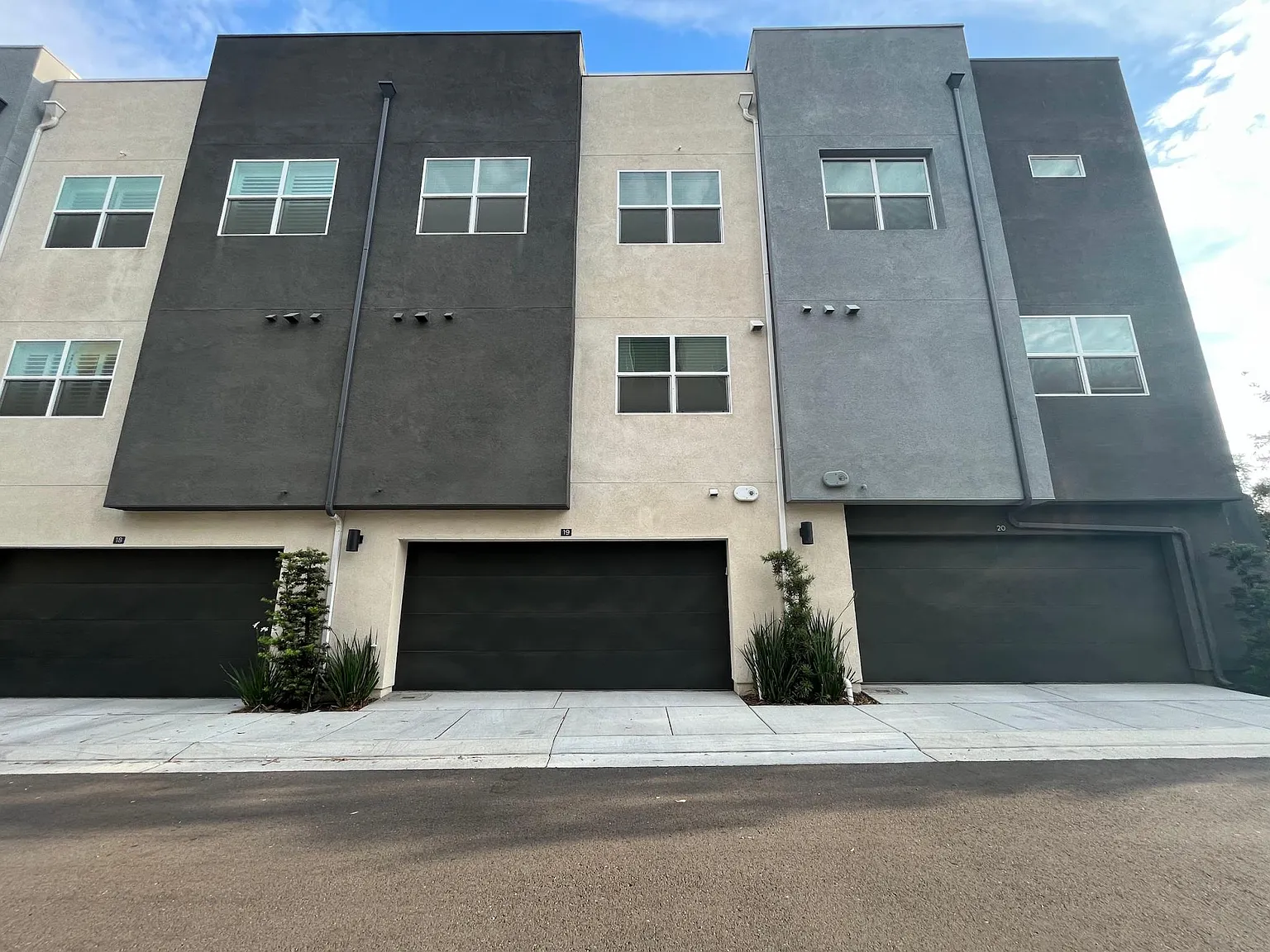 4 bed, 3.5 bath, 1853 sqft, $5,495 — Photo 2