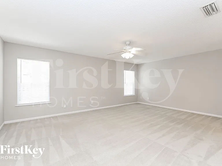 1437 Heather Ct — Photo 9