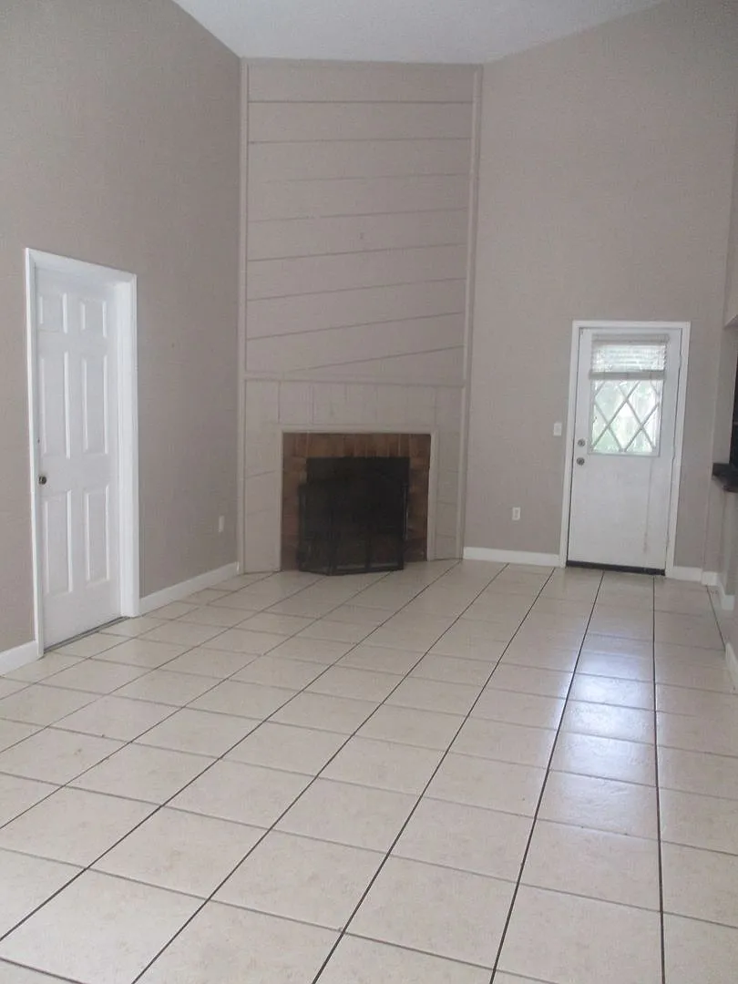 Building Photo - 1120 SW 19th Pl