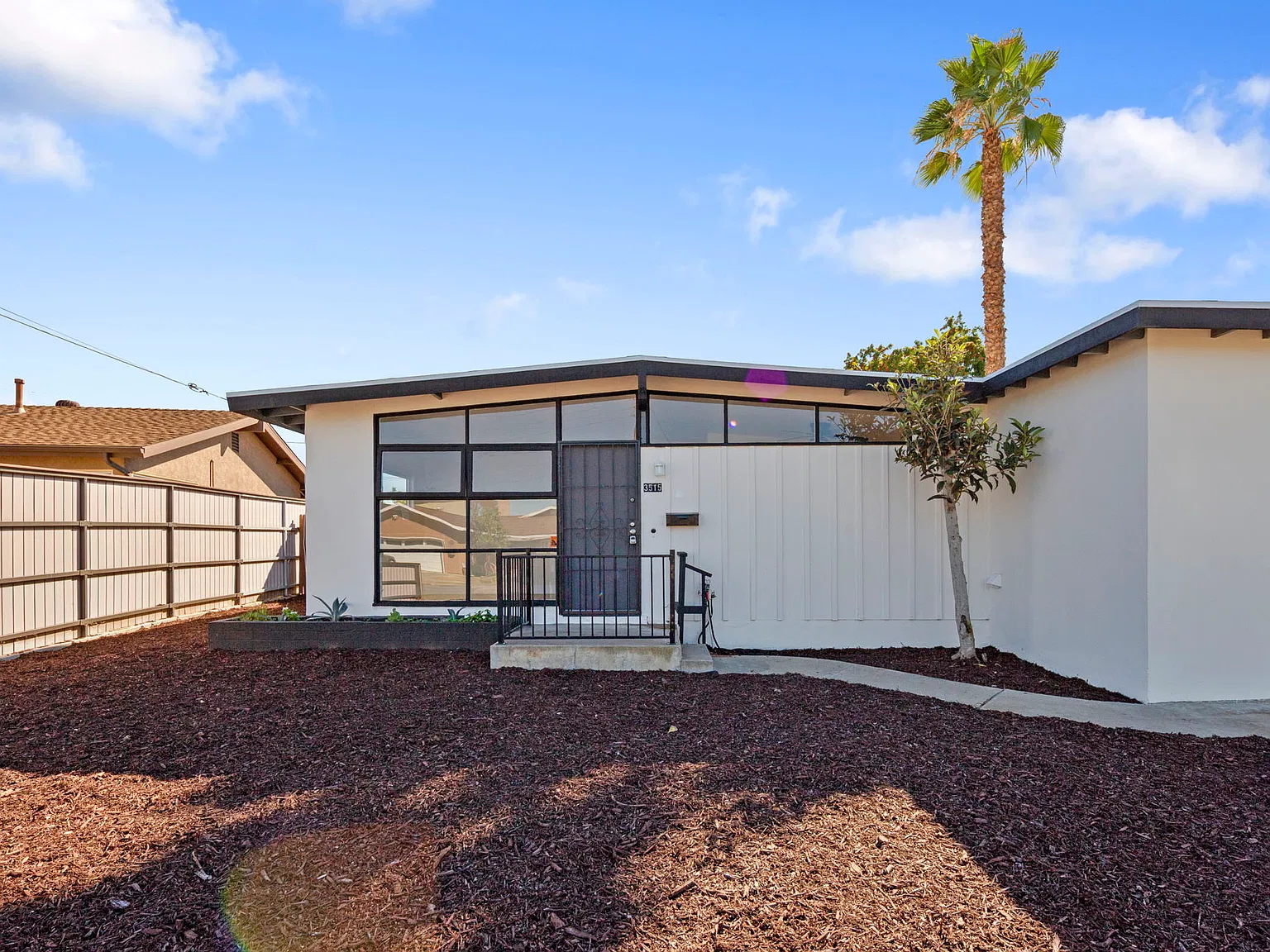3 bed, 999 sqft, $3,950 — Photo 2