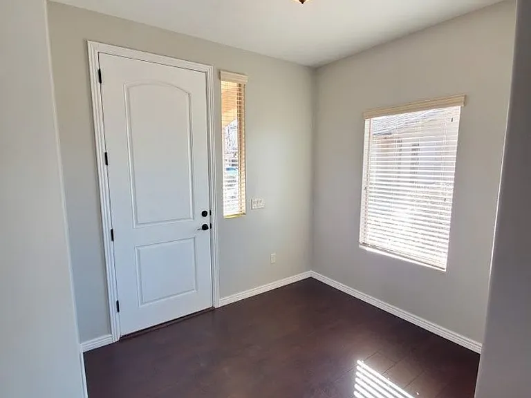 671 N Bluffview Cir — Photo 18