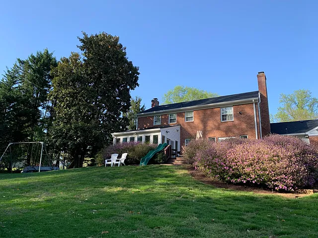 10740 River Rd — Photo 2