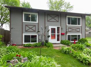 704 Garnet Dr, Ames, IA 50010