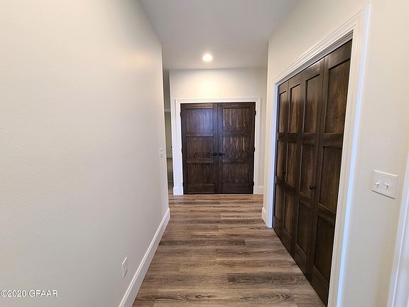 3rd image of 452 Cromwell Dr