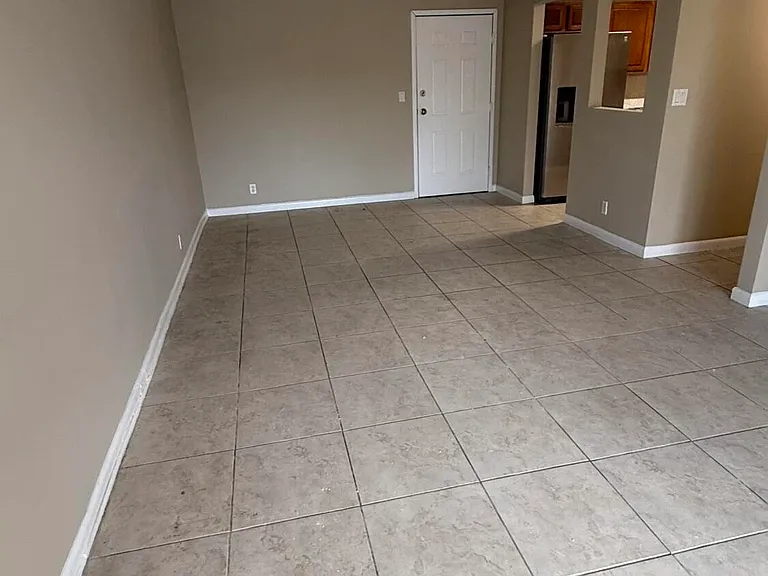 475 SE 8th St #220 — Photo 6