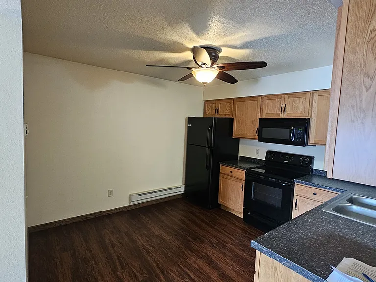 214 Bowman Ln — Photo 2