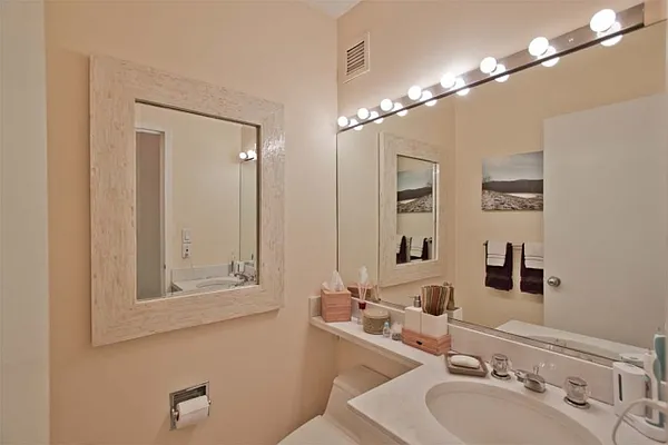 Rented by ROOM Real Estate | media 10