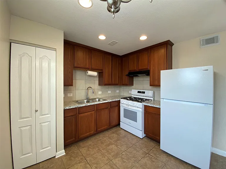 296 Ferrule Dr — Photo 2