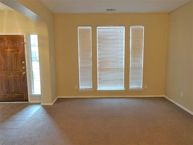 9501 Navarro St — Photo 7