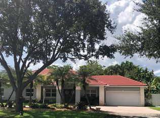 8240 NW 154th Ter, Miami Lakes, FL 33016