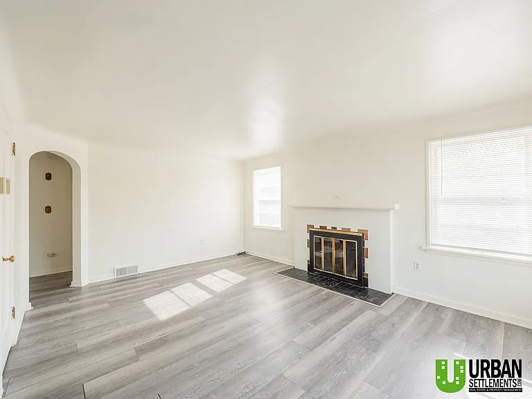 2427 W Walton Ave — Photo 14