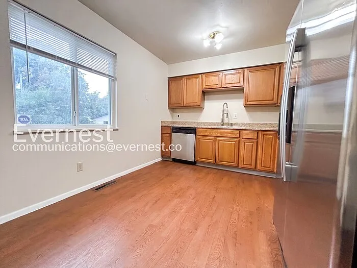2 bed, 2.0 bath, 1850 sqft, $1,995 — Photo 3