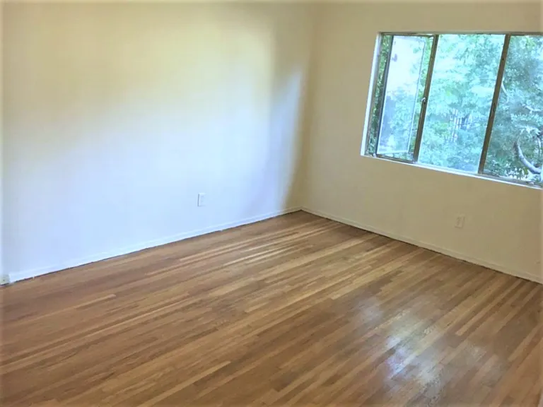 838 N Hayworth Ave #8 — Photo 6