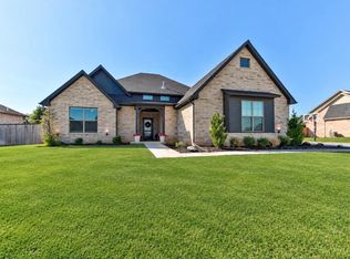 10121 Oakwood Dr, Edmond, OK 73025