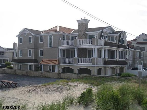 2nd image of 915 Saint Charles Pl