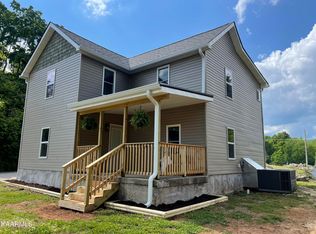 1125 Sevier Dr, Harriman, TN 37748