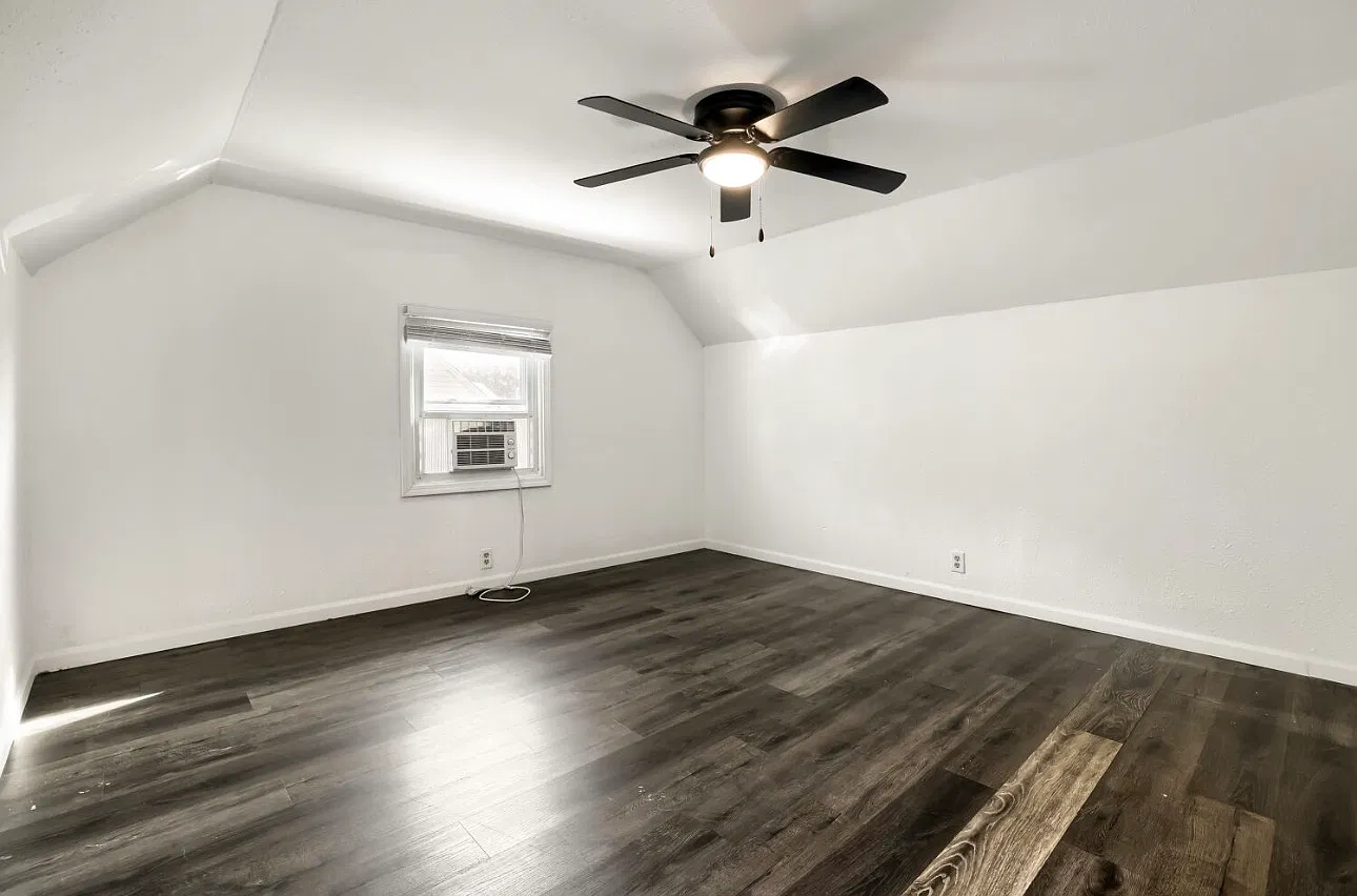 5 bed, 1925 sqft, $2,600 — Photo 2