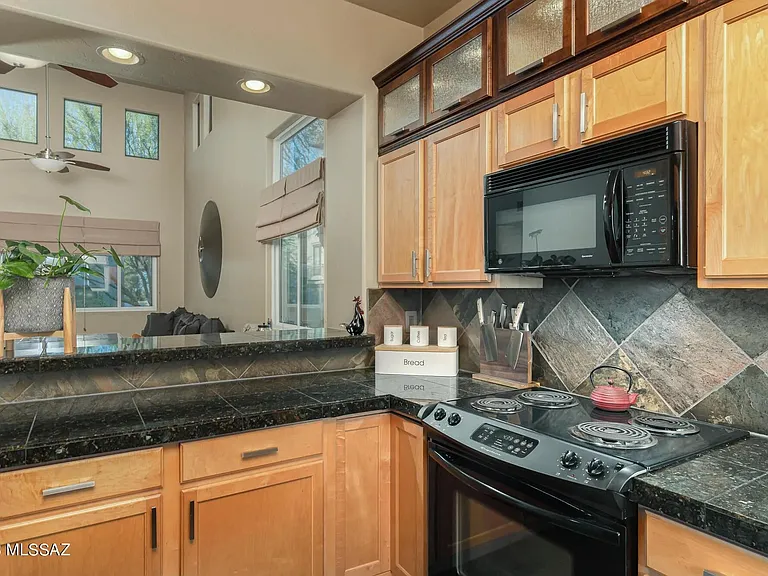 161 E Bishop Ln — Photo 21