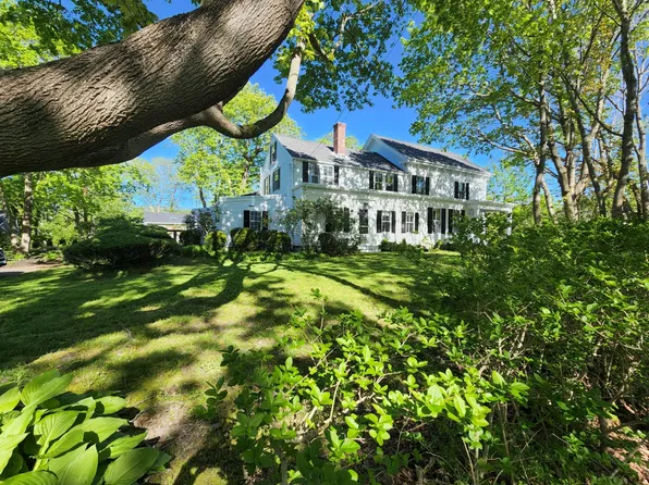 4 Church St, Yarmouth Port, MA 02675