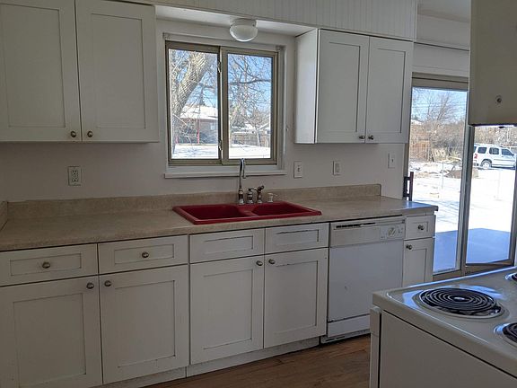 Spacious kitchen. (Photo before renovation.)