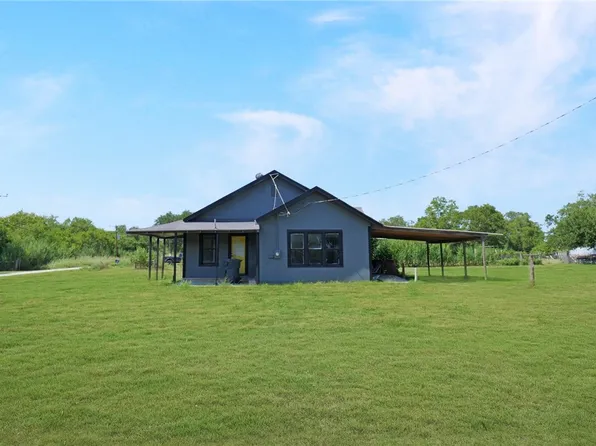 732 Rogers St, Normangee, TX 77871